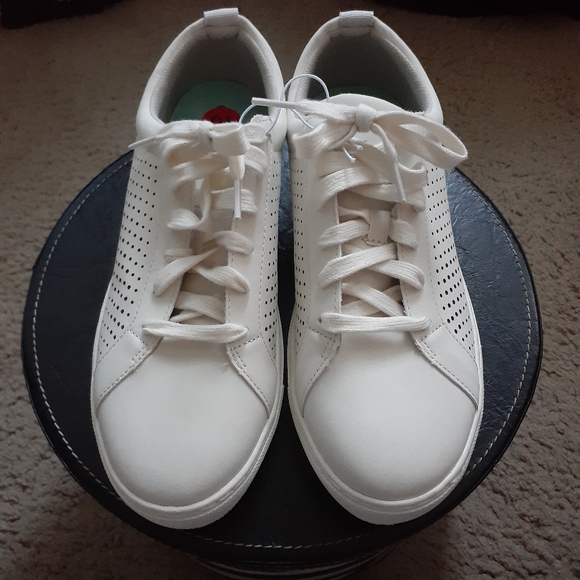 1 Pair Left! Dr. Scholl's Foam Technology Sneakers - Picture 1 of 6